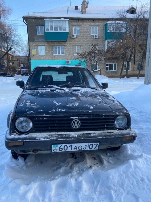 Машина  wolkswagenгольф 2