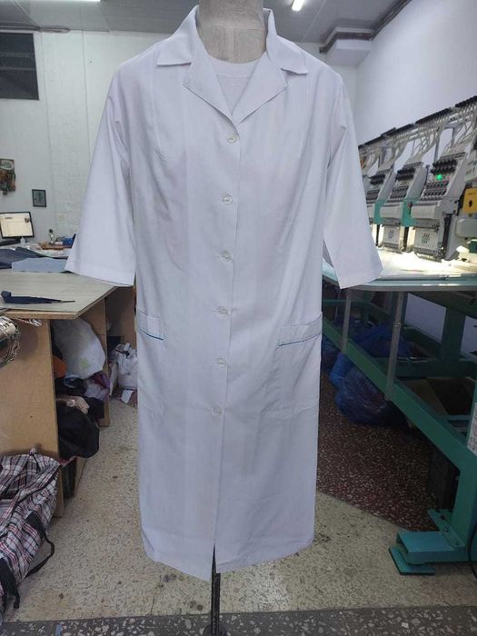 Продам медицинские халаты новые