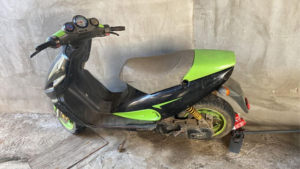 Vand sau schimb  Malaguti f12 72cc