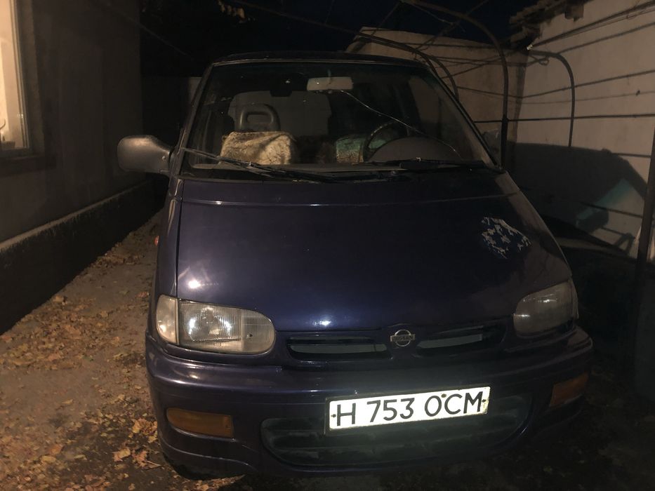 Минивэн Nissan Serena