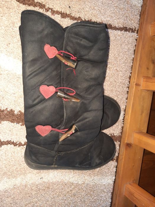 Продам угги и осенние ботинки