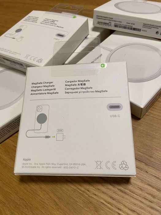 Apple iPhone MagSafe Charger/Безжично зарядно