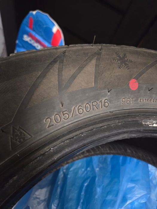 Шины 205/60R16 б/у