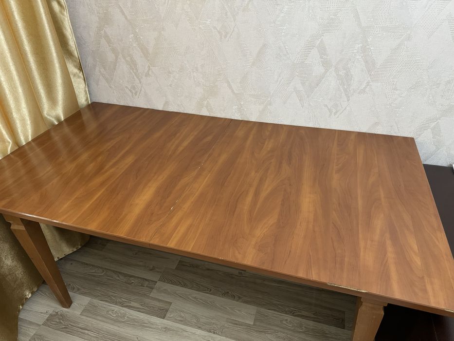 Стол гостинный