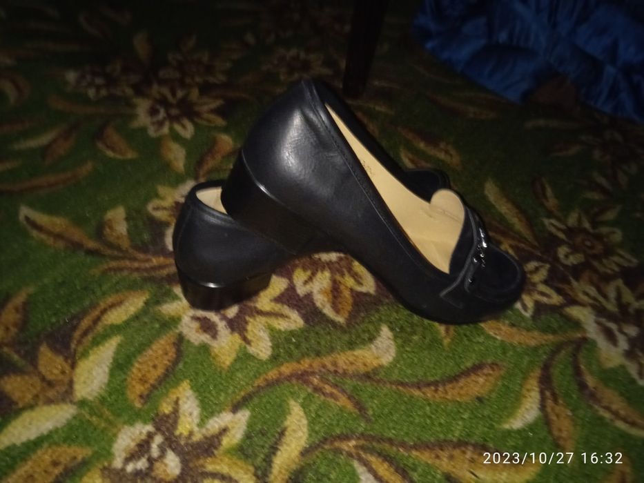 Продам обувь !! !Туфли и шлепки.