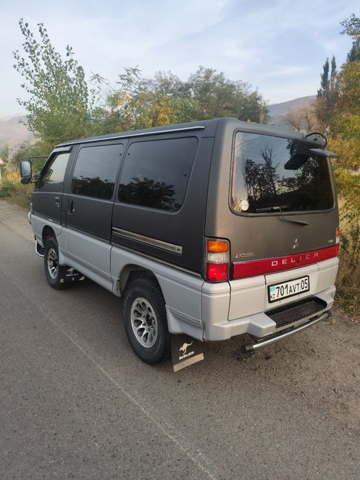 Митсубиси Делика