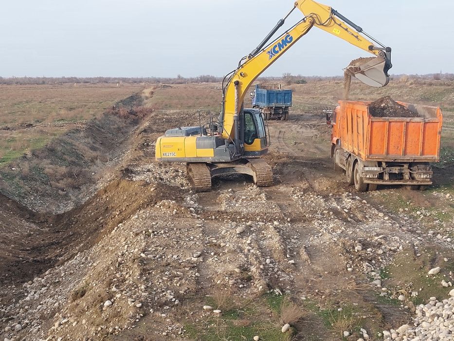 Экскаватор гусеничный.  Аренда