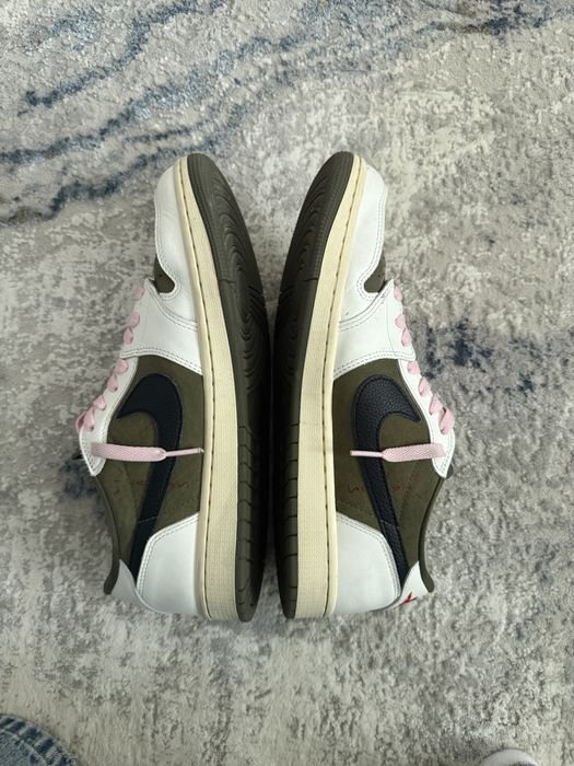 Jordan 1 Travis Scott Mid Olive
