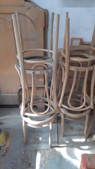 Продается  старинный  журнальный стол .