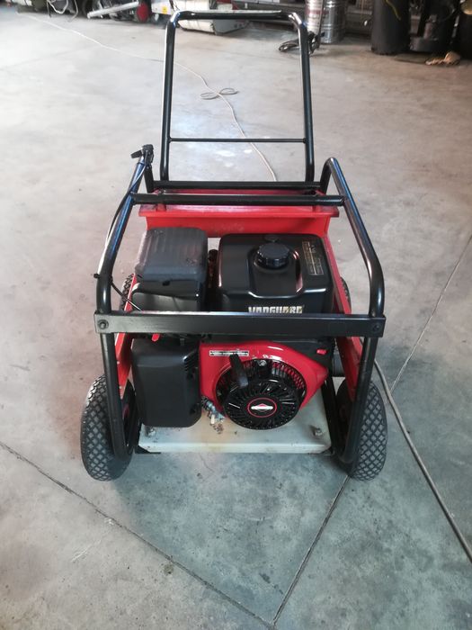 Бензинова водоструйка