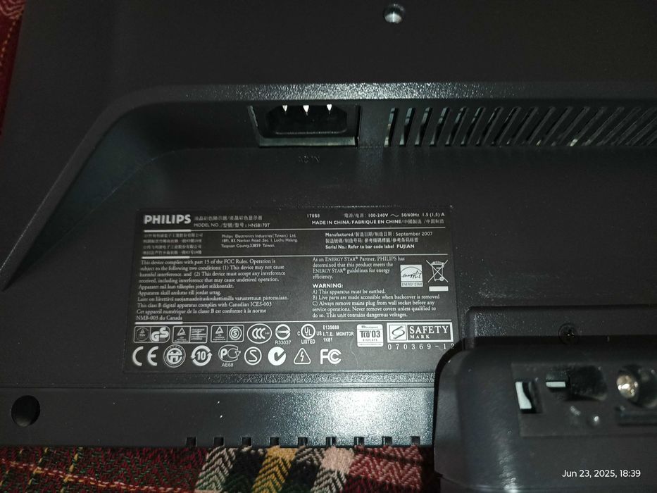 Продавам TFT монитор Philips 170S 17 инча, 1280х1024, VGA, DVI