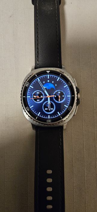 Смарт часовник SAMSUNG Watch8 Classic
