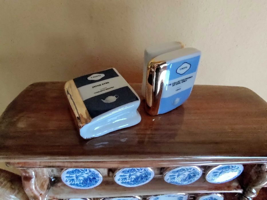 Красив ръчно изработен чайник Welsh dresser