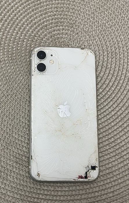 IPhone 11 заключен с iCloud