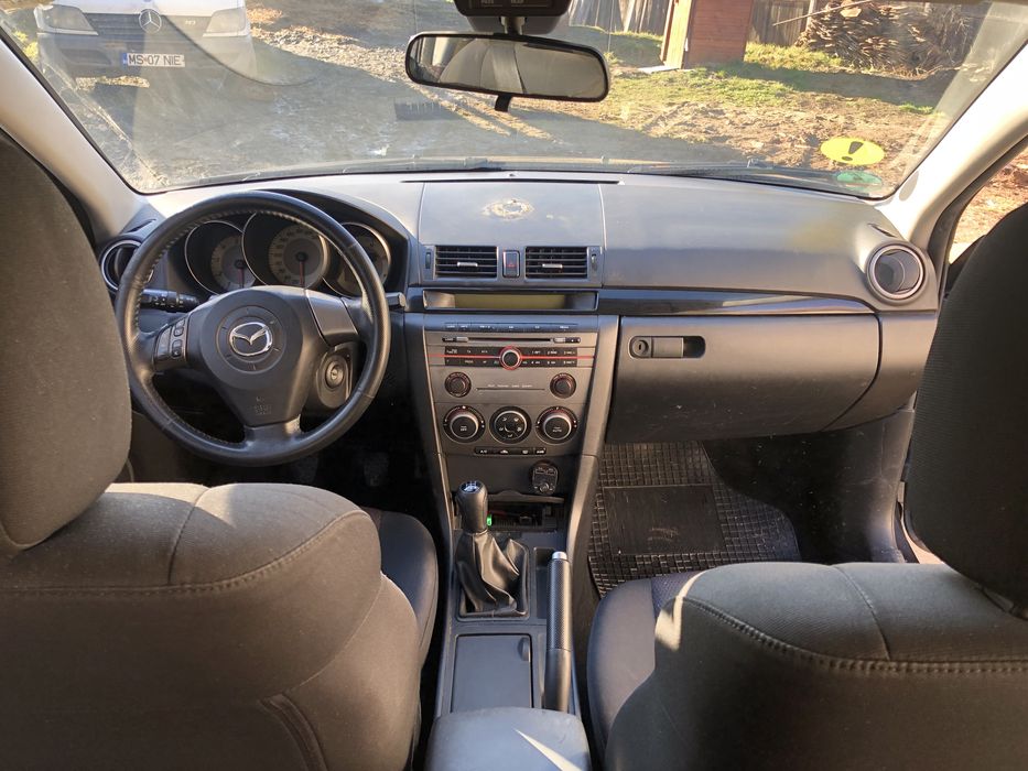 Se vinde mazda 3