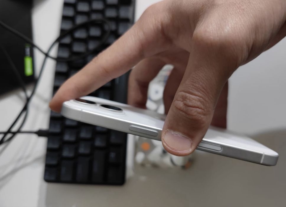 Срочно продам Iphone 16 128gb