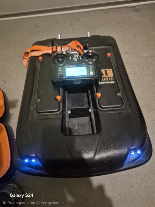 Лодка за захранка с GPS  автопилот и дълбокомер