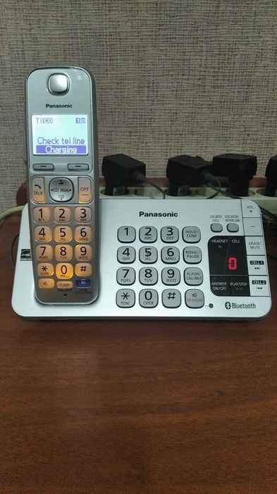 Продам радиотелефон PANASONIС четыре трубки на один телефонный номер.