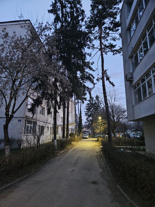 Vând apartament 2 camere cu centrală și balcon