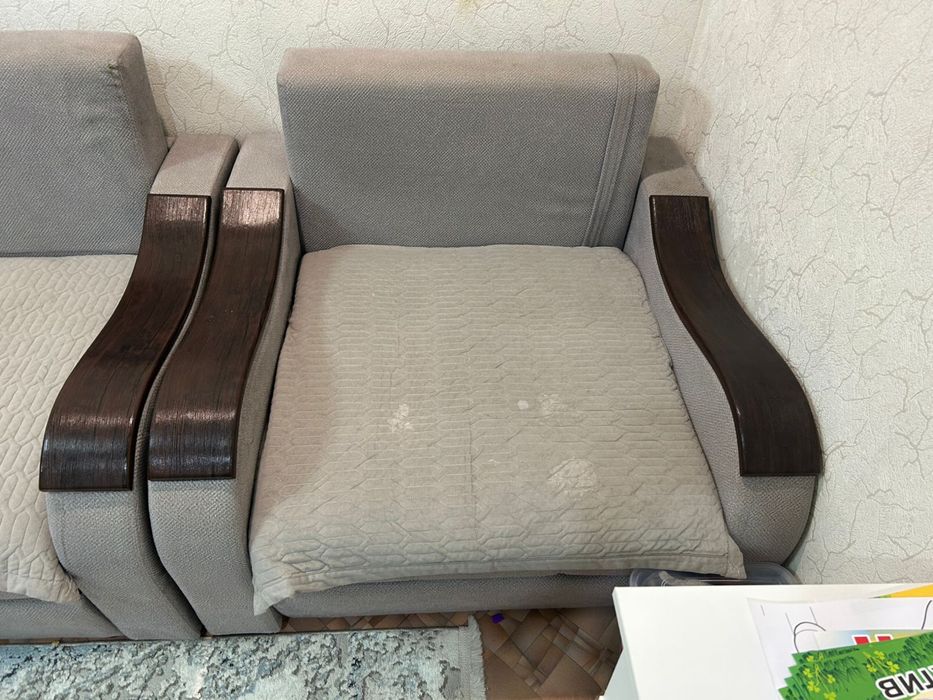 Продам диван с двумя креслами