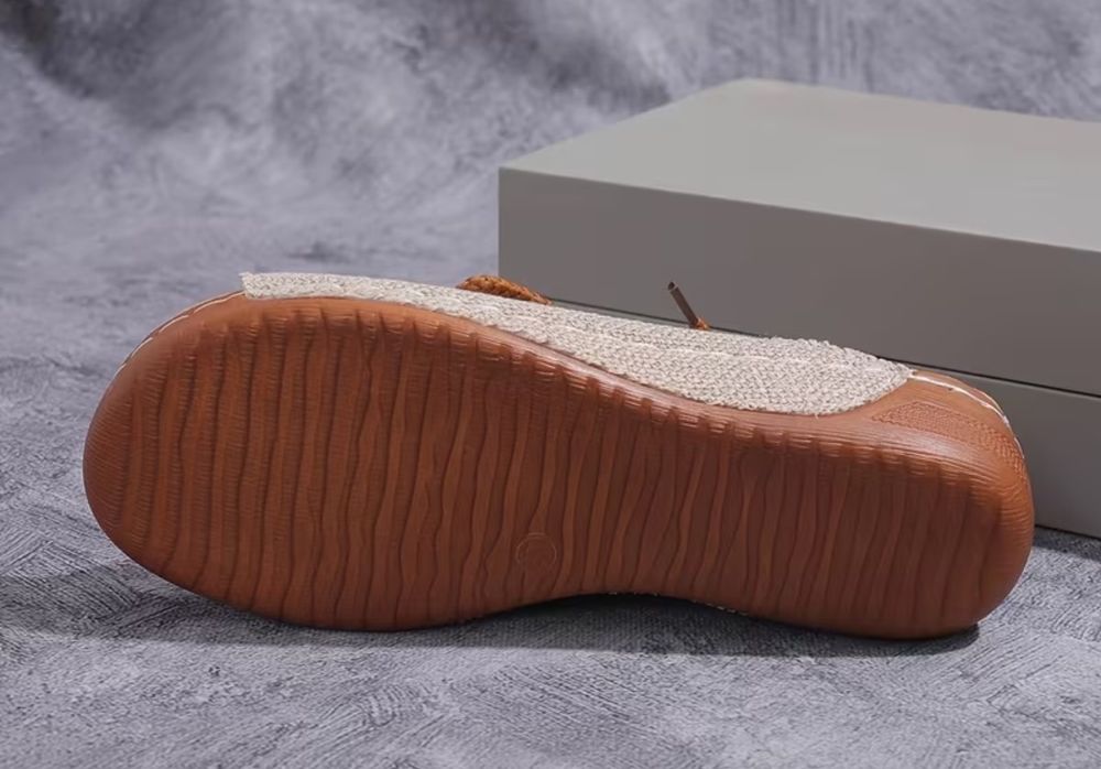 Дамски чехли 15 лева

Чехлите са нови, съвсем същите като на снимката.