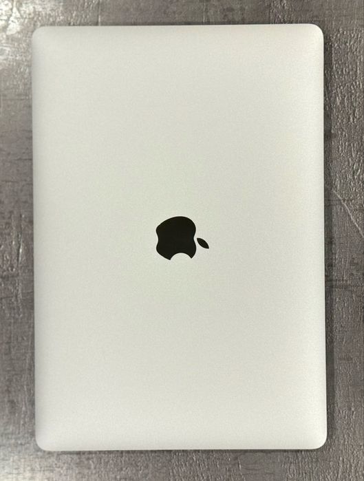 Apple MacBook Air M1 (2020) — почти как новый