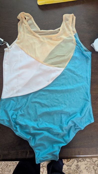 Продам костюмчик для гимнастики на девочку