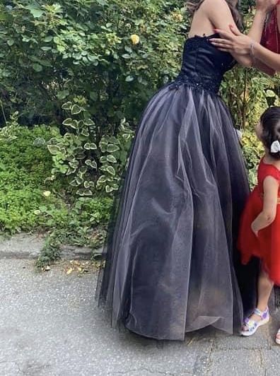 Абитуриенска рокля