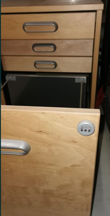 Casetiera Rollbox cu cifru si roti, dulap