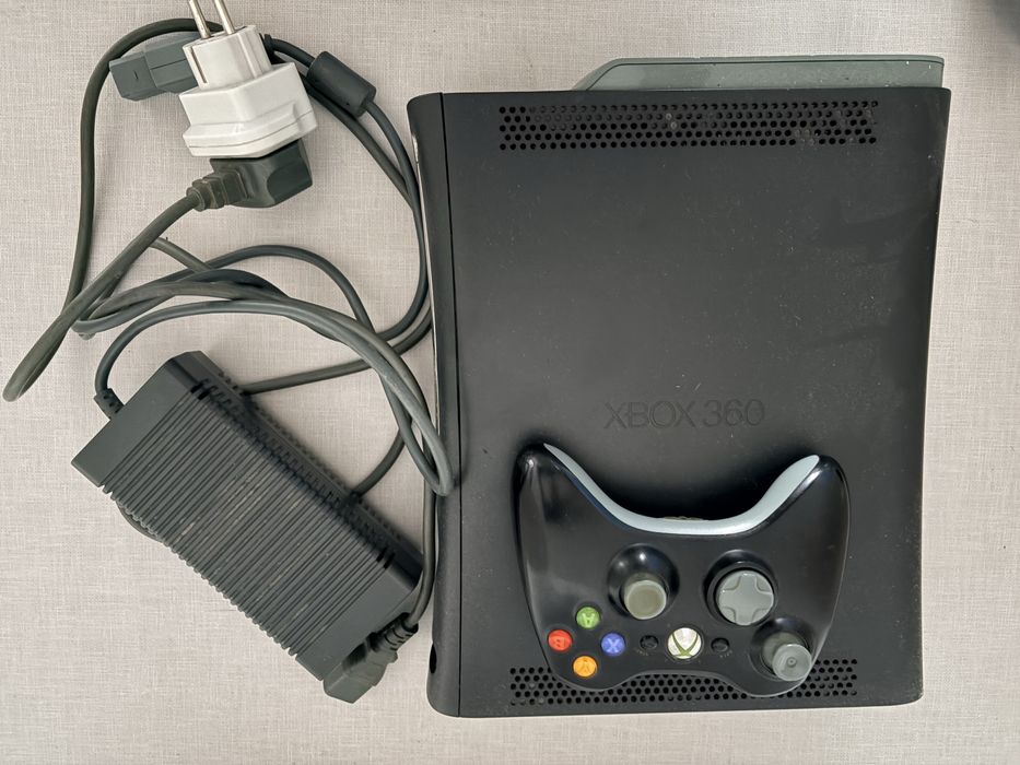 Vand Xbox 360 cu jocuri pe el