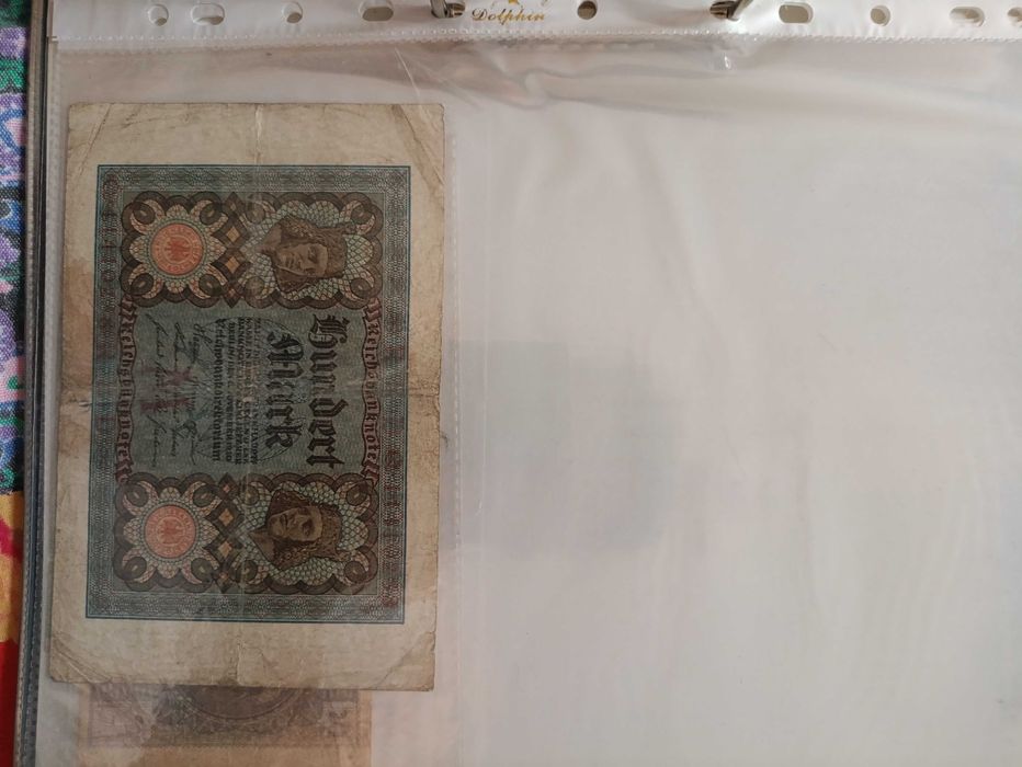 Продается денежные купюры.