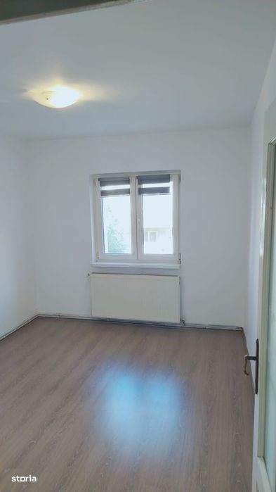 Inchiriez ap. cu 3 camere, 2 balcoane, Zona C.R.Vivo