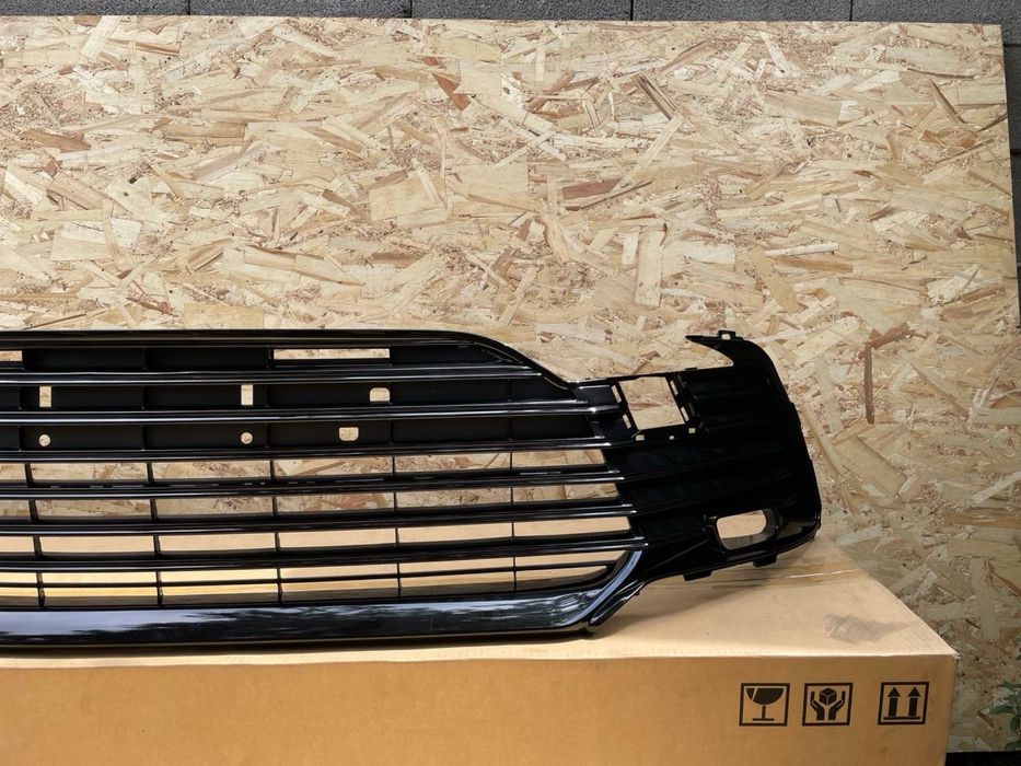 Решетка в бампер на Камри 75 Евро/ЛЕ(Оригинал)