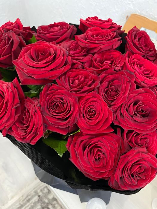 Букет красных роз 25 шт