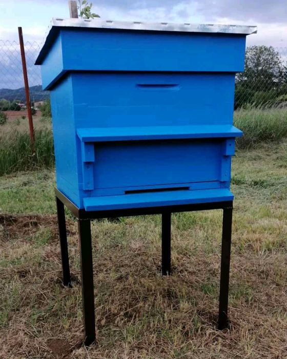 Стойки за кошери