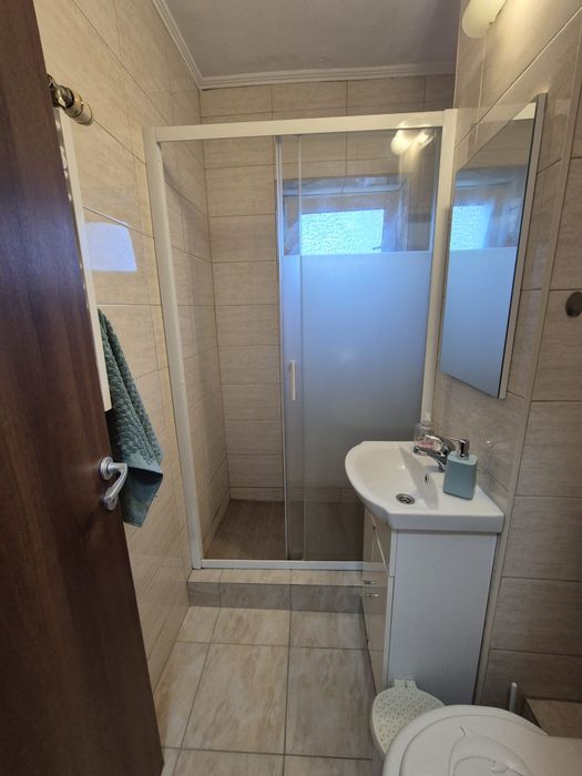 Inchiriez apartament cu 2 canere