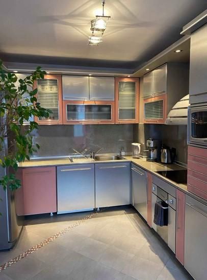 Дава се под наем Тристаен апартамент в София, Зона Б-19 - 117 кв.м за 899 € - Снимка #1