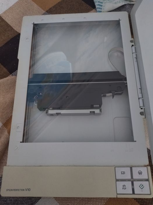 Сканер Epson Perfection V100