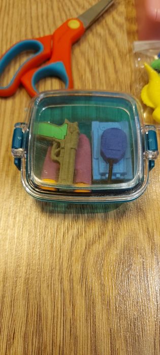 Комплект пособия за училище, гумички, будилник, ножичка, спинер, 20 лв