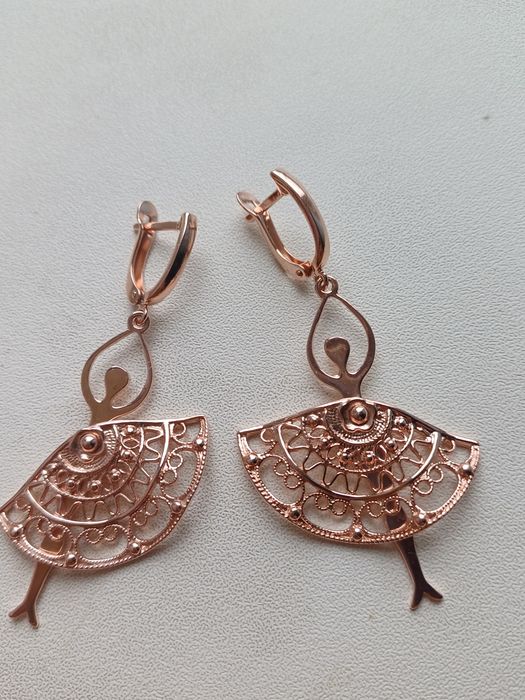 Серьги в виде танцующей балерины