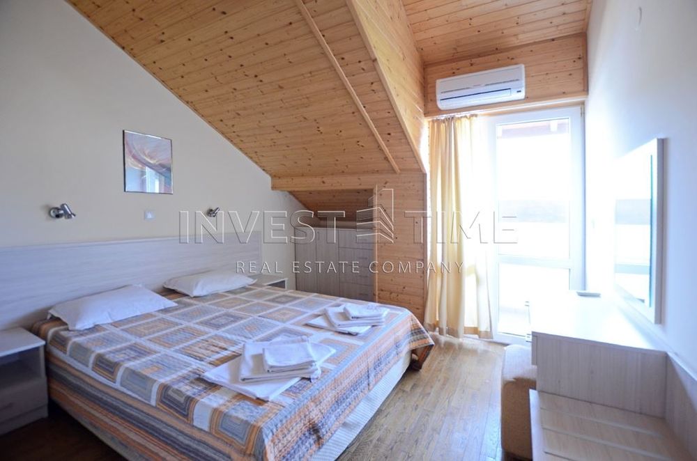 Голям тристаен апартамент в центъра на с. Кранево