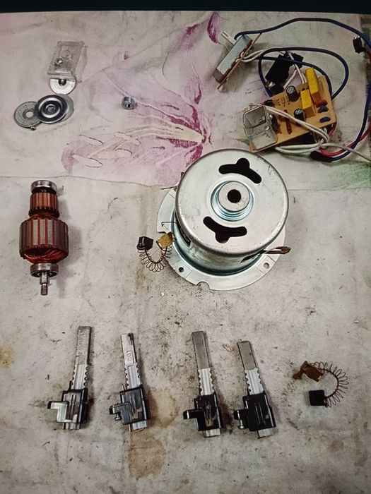 Продам корпус и запчасти пылесоса.