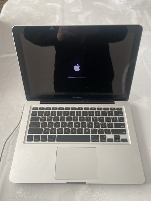 Macbook pro 13 хорошем состоянии
