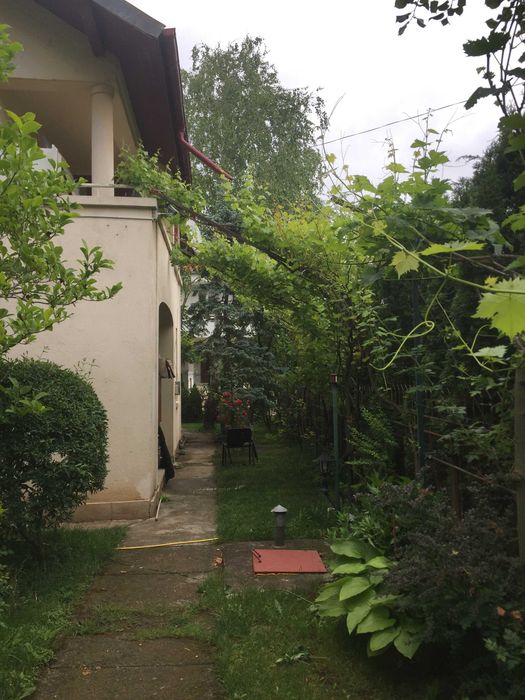 Vila de inchiriat pe malul lacului Snagov, in Ghermanesti, cu iesire directa la lac, ponton privat, gradina si liniste