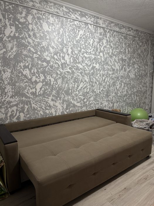 Продам диван срочно