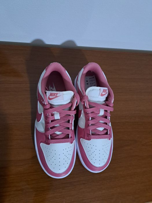 Nike Dunk Low (Roz/alb) – NOI (marime EUR 37.5 / CM 235)