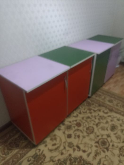 Тумбочки разные цвета