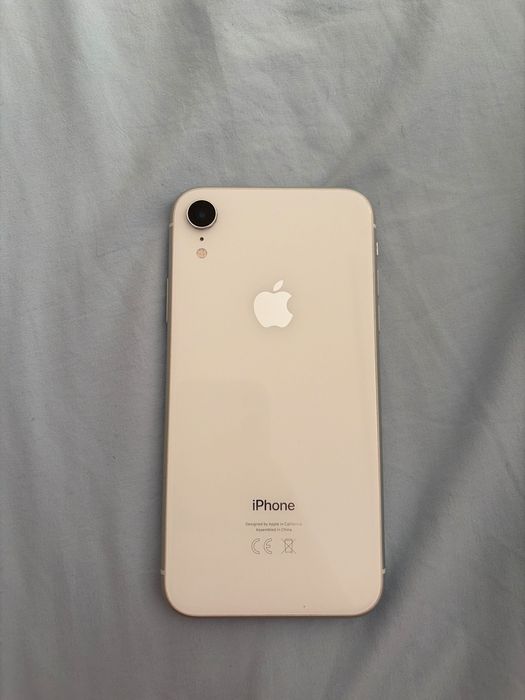 iPhone XR б/у с зарядкой (оригинал)