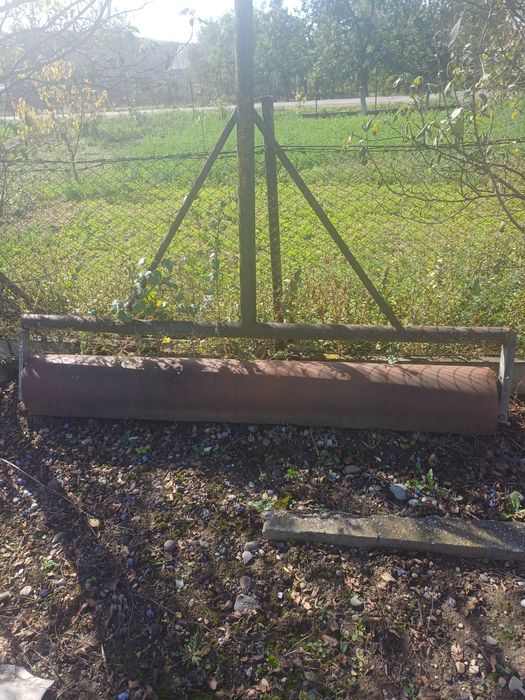 Vind semanatore de paioase și lucernă și un tăvălug