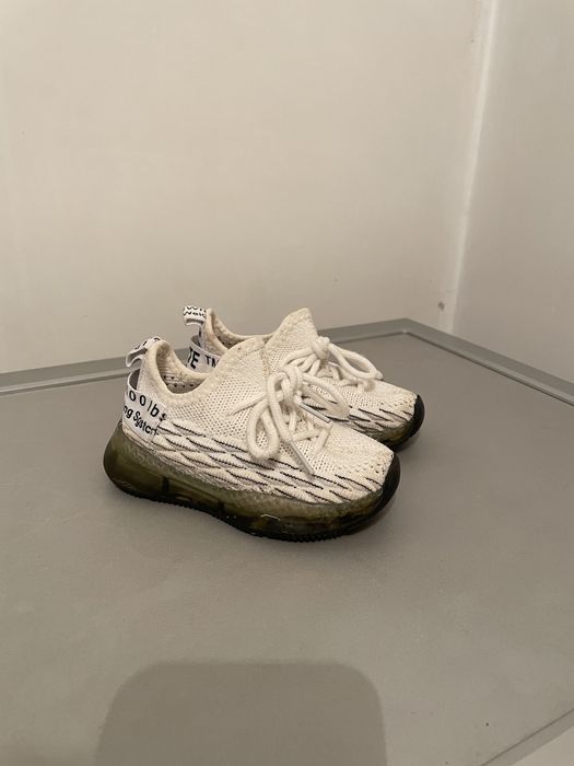 Детские кроссовки